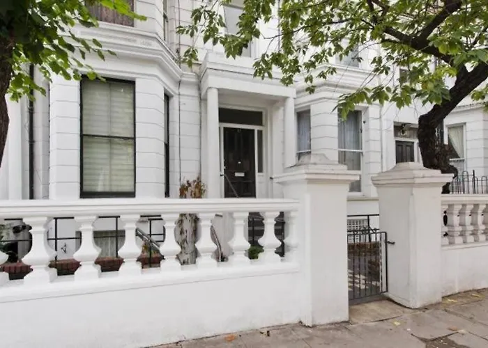 Charming Flat On Holland Road, Kensington